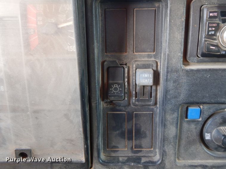 image for item FN9337 1998 International 4900  dump truck