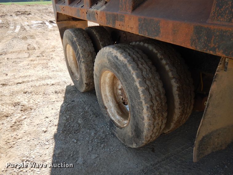 image for item FN9337 1998 International 4900  dump truck