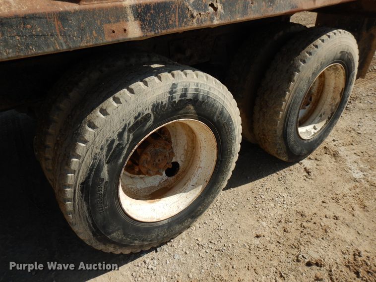 image for item FN9337 1998 International 4900  dump truck