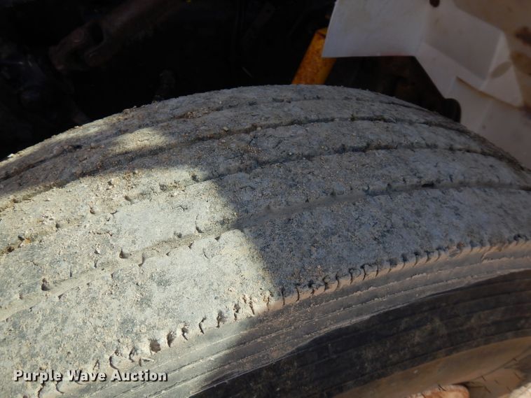 image for item FN9337 1998 International 4900  dump truck