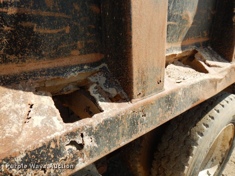 image for item FN9337 1998 International 4900  dump truck