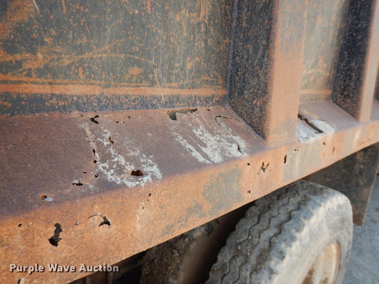 image for item FN9337 1998 International 4900  dump truck