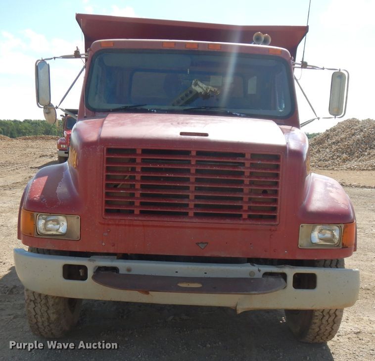 image for item FN9338 2000 International 4900  dump truck