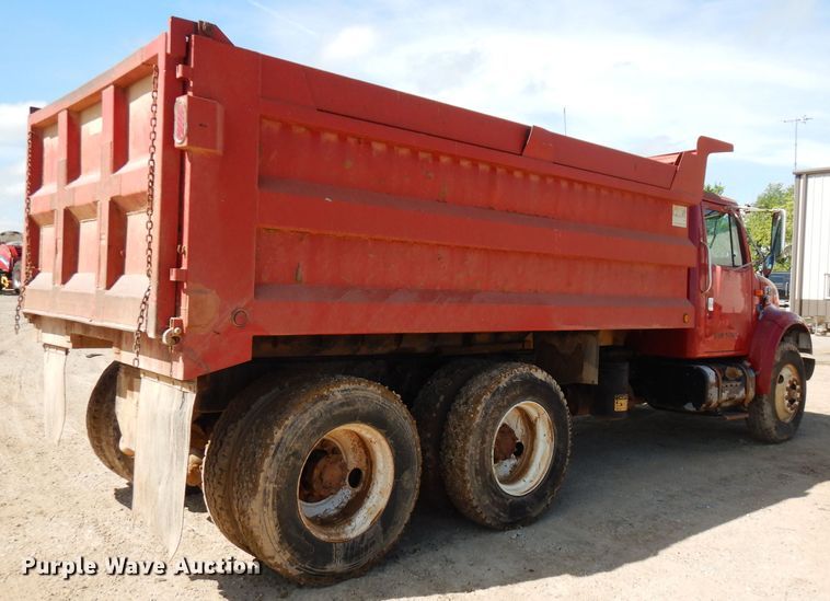 image for item FN9338 2000 International 4900  dump truck