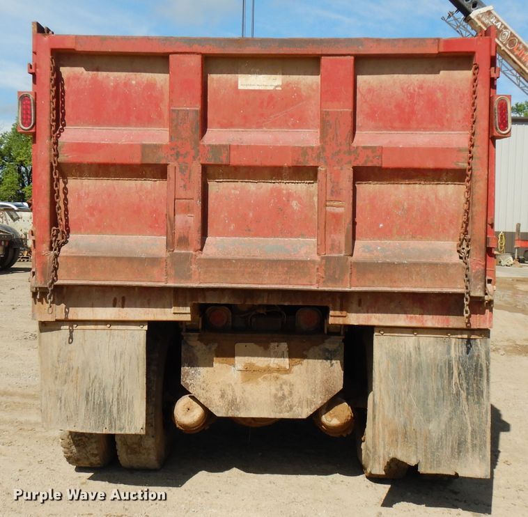 image for item FN9338 2000 International 4900  dump truck