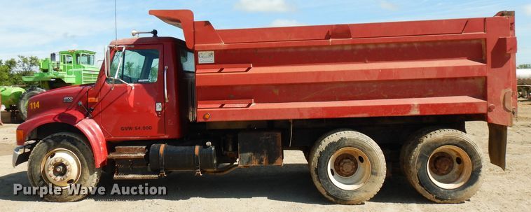 image for item FN9338 2000 International 4900  dump truck