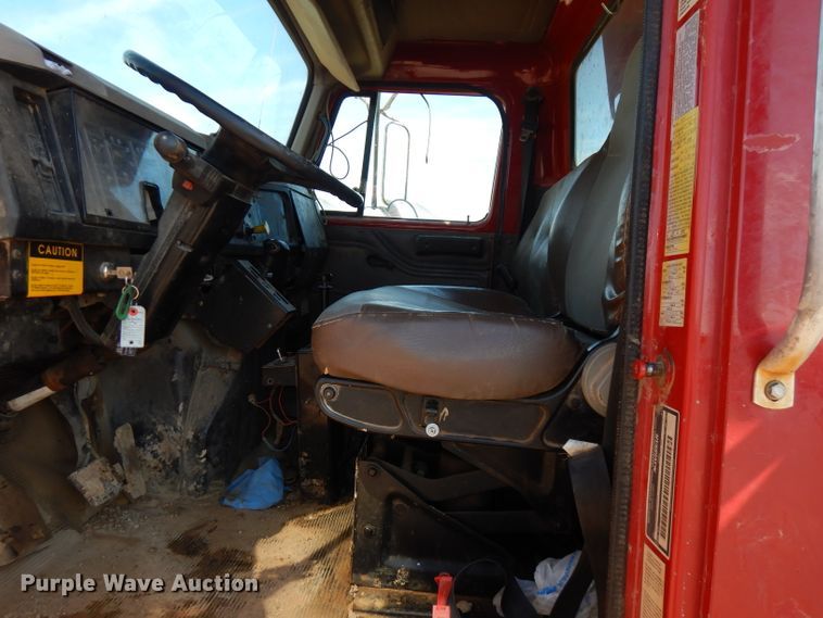 image for item FN9338 2000 International 4900  dump truck