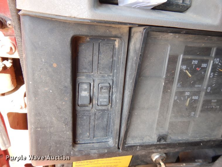 image for item FN9338 2000 International 4900  dump truck