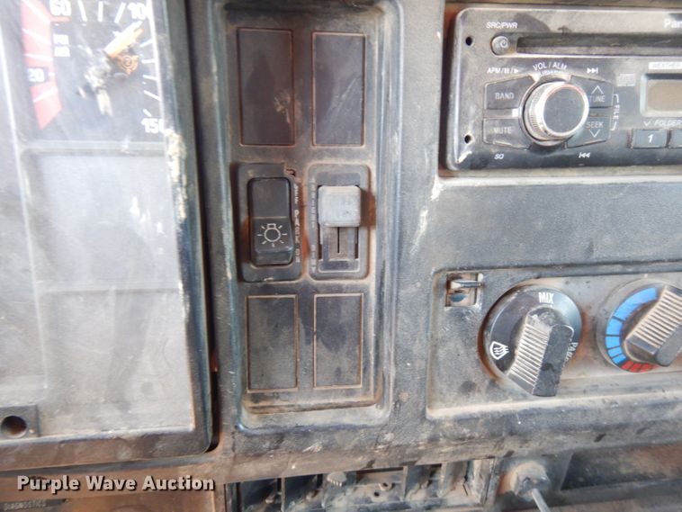 image for item FN9338 2000 International 4900  dump truck