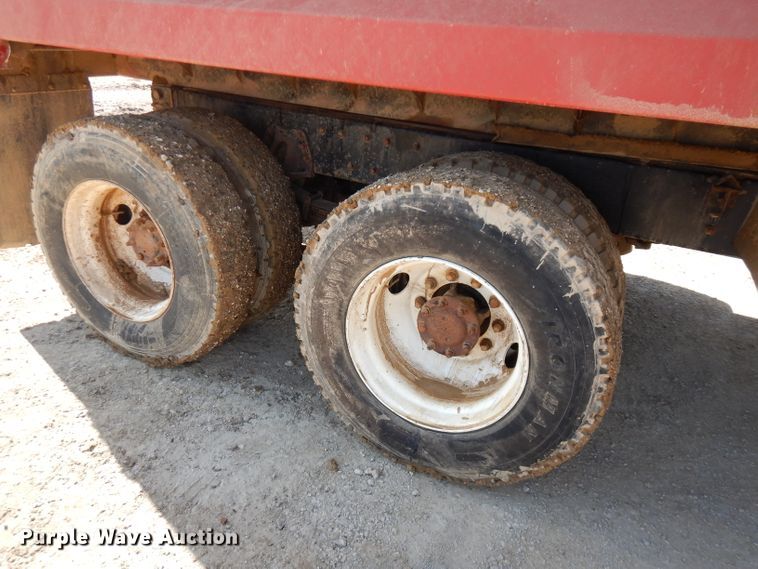 image for item FN9338 2000 International 4900  dump truck