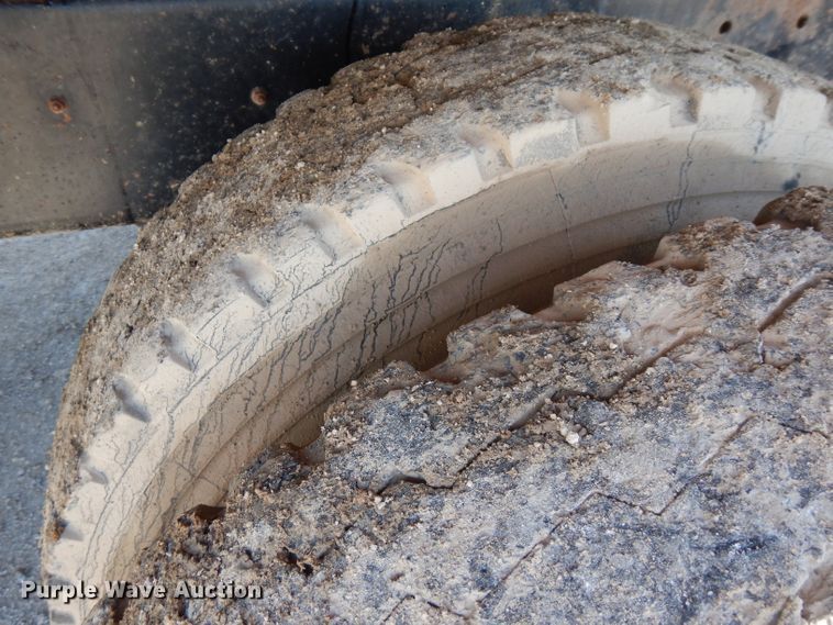 image for item FN9338 2000 International 4900  dump truck