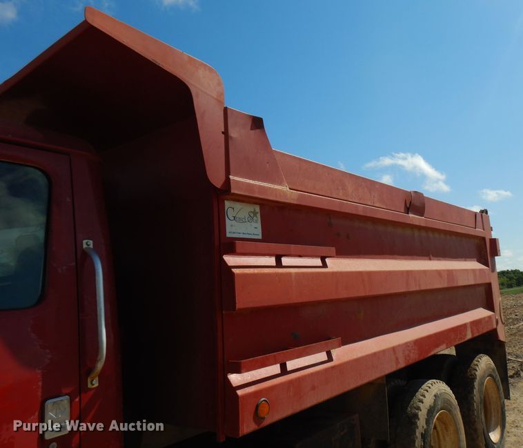image for item FN9338 2000 International 4900  dump truck