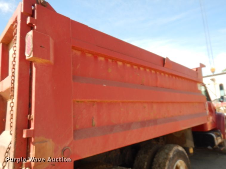image for item FN9338 2000 International 4900  dump truck