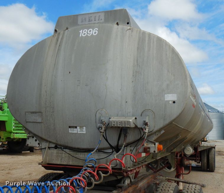 image for item FN9340 1982 Heil tank trailer