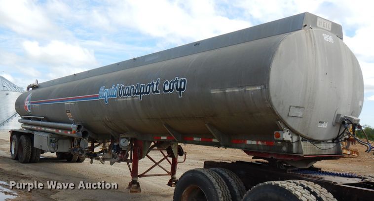 image for item FN9340 1982 Heil tank trailer