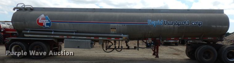 image for item FN9340 1982 Heil tank trailer