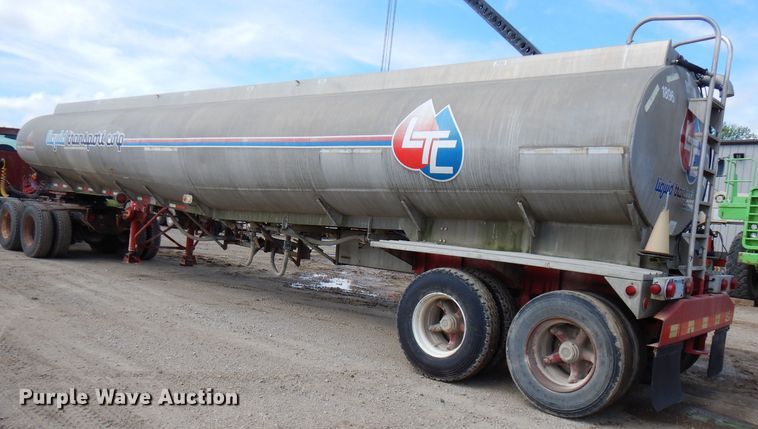 image for item FN9340 1982 Heil tank trailer