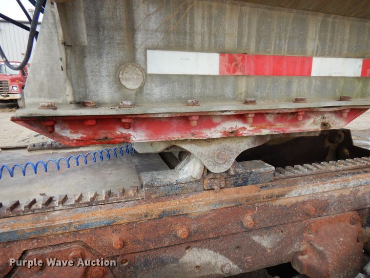 image for item FN9340 1982 Heil tank trailer