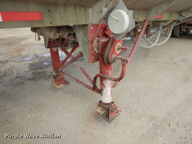 image for item FN9340 1982 Heil tank trailer