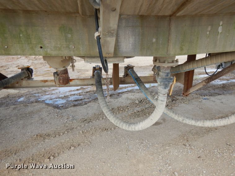 image for item FN9340 1982 Heil tank trailer