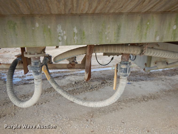 image for item FN9340 1982 Heil tank trailer