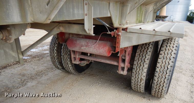 image for item FN9340 1982 Heil tank trailer