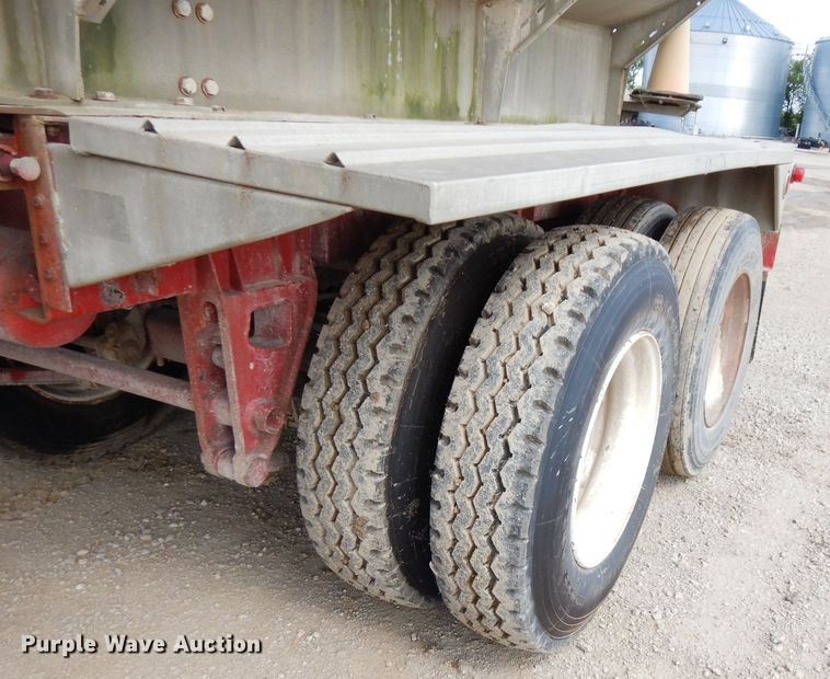 image for item FN9340 1982 Heil tank trailer