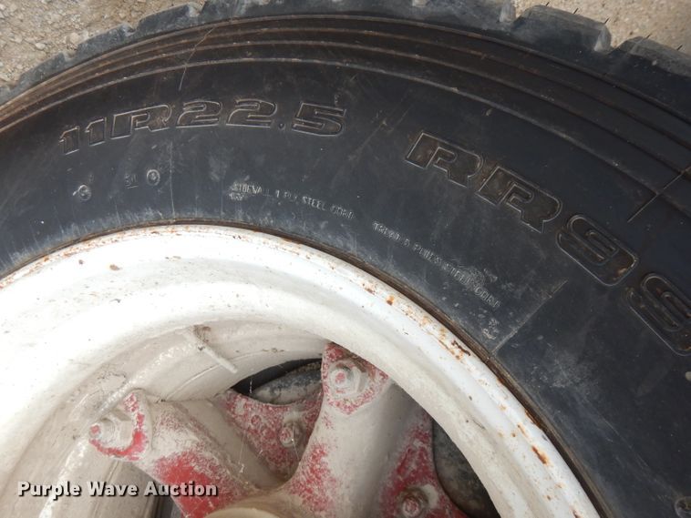 image for item FN9340 1982 Heil tank trailer