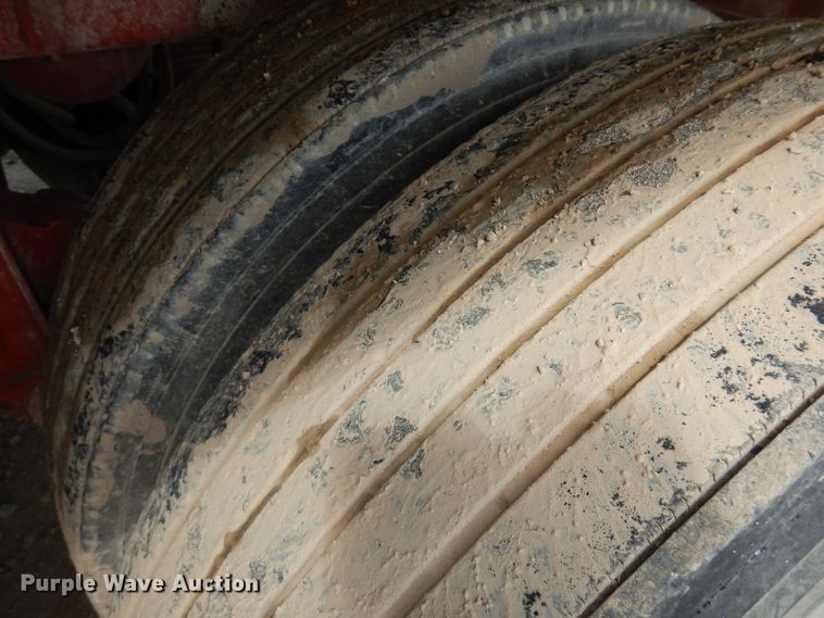 image for item FN9340 1982 Heil tank trailer