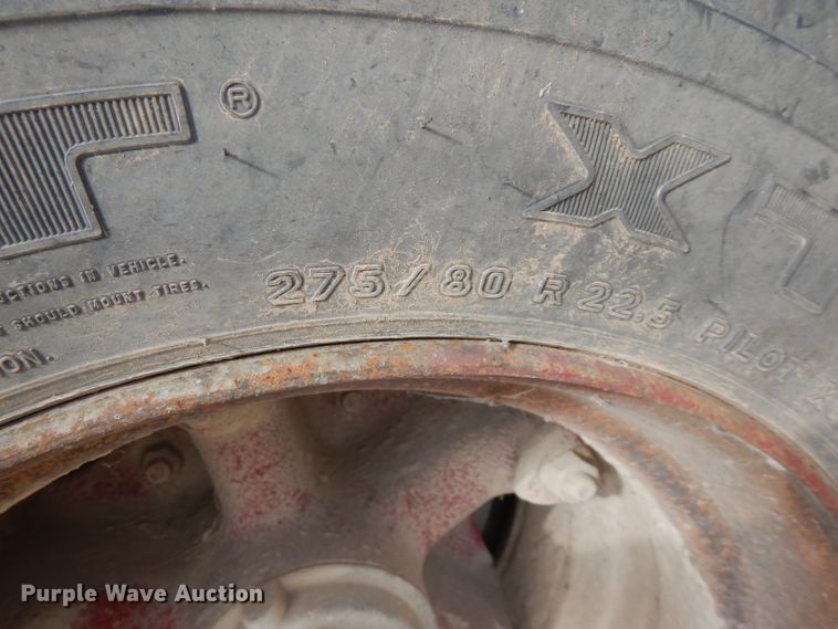 image for item FN9340 1982 Heil tank trailer