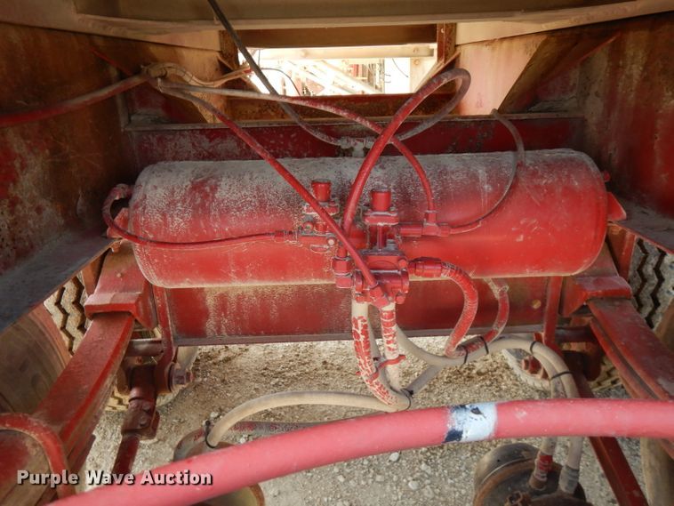 image for item FN9340 1982 Heil tank trailer