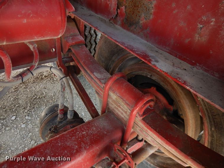 image for item FN9340 1982 Heil tank trailer