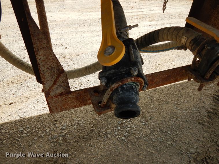 image for item FN9340 1982 Heil tank trailer