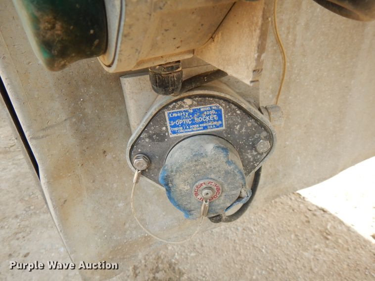 image for item FN9340 1982 Heil tank trailer