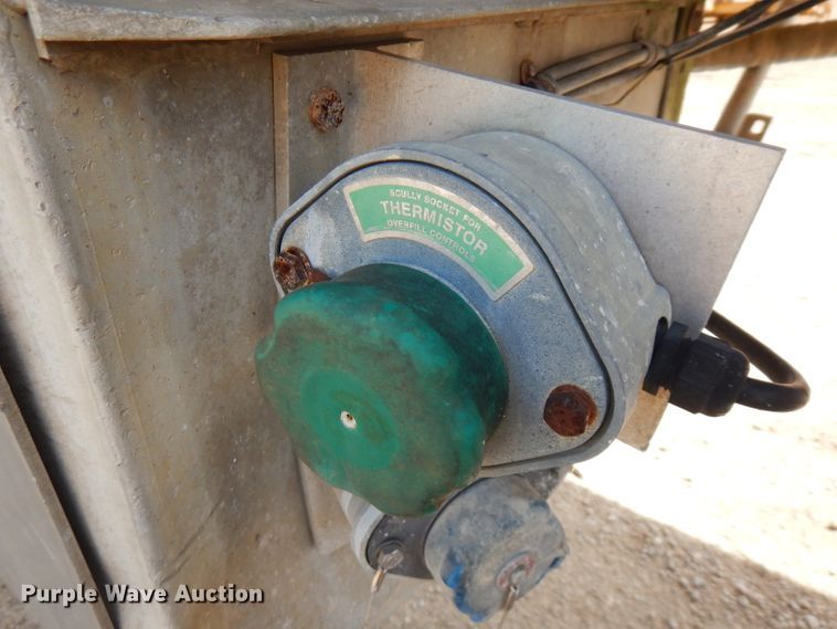 image for item FN9340 1982 Heil tank trailer