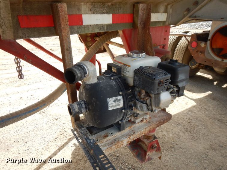 image for item FN9340 1982 Heil tank trailer