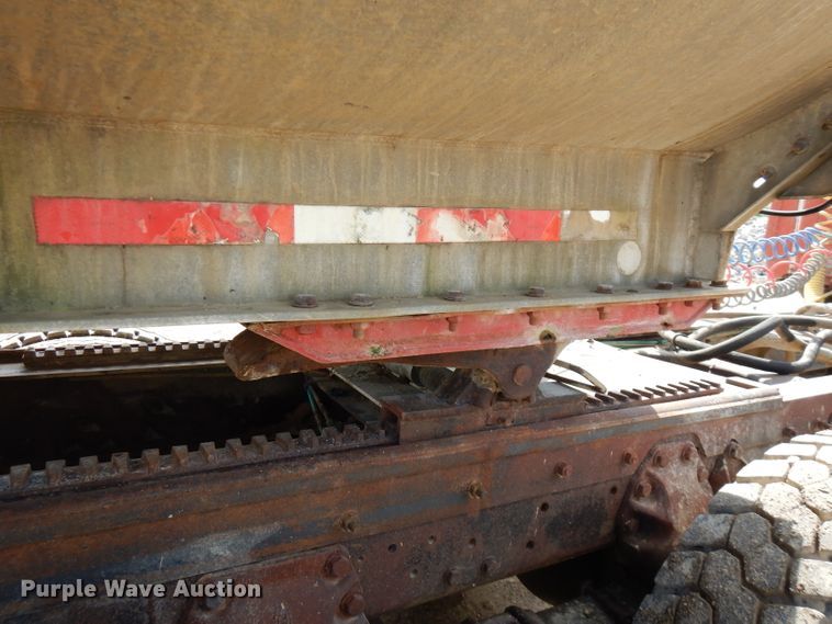 image for item FN9340 1982 Heil tank trailer