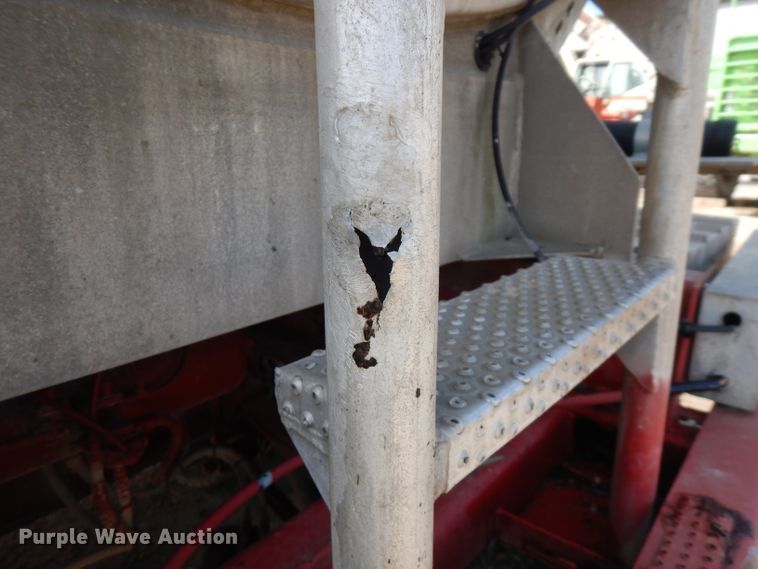 image for item FN9340 1982 Heil tank trailer