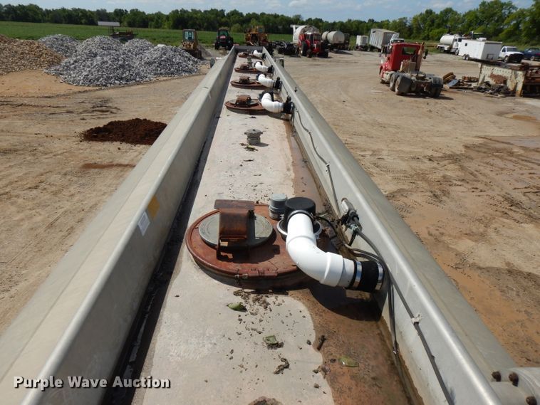 image for item FN9340 1982 Heil tank trailer