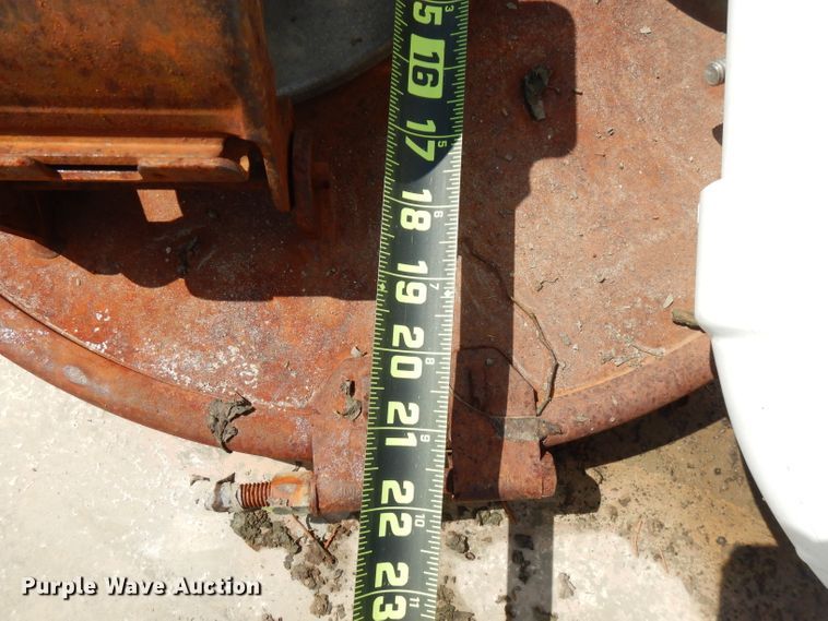 image for item FN9340 1982 Heil tank trailer