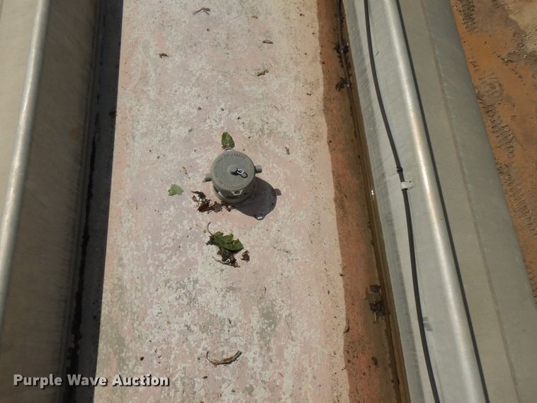 image for item FN9340 1982 Heil tank trailer