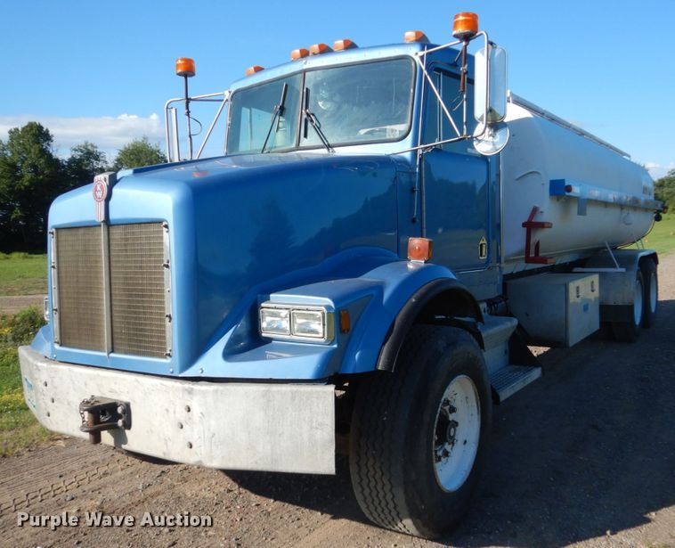 image for item FT9016 1990 Kenworth T400  tank truck