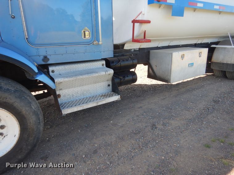 image for item FT9016 1990 Kenworth T400  tank truck