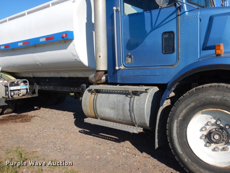 image for item FT9016 1990 Kenworth T400  tank truck