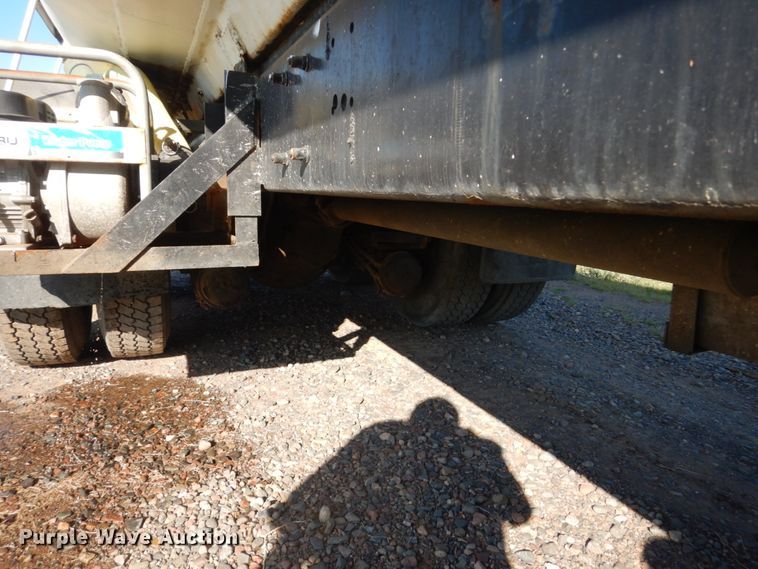 image for item FT9016 1990 Kenworth T400  tank truck