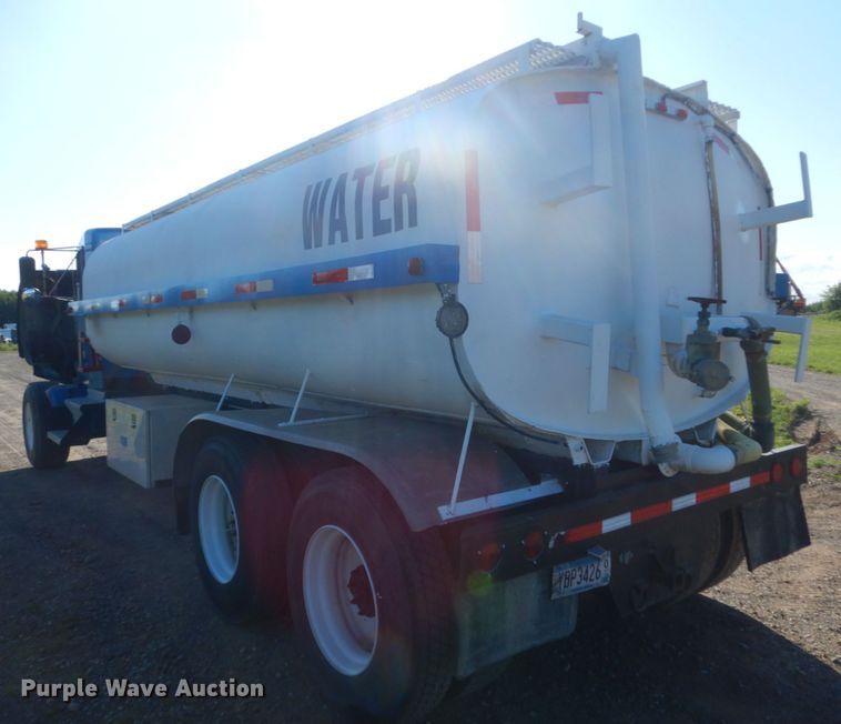 image for item FT9016 1990 Kenworth T400  tank truck