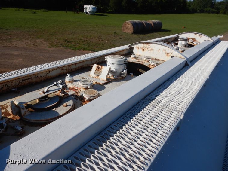 image for item FT9016 1990 Kenworth T400  tank truck