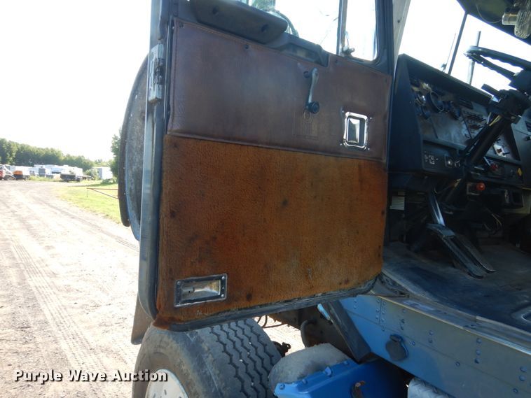 image for item FT9016 1990 Kenworth T400  tank truck