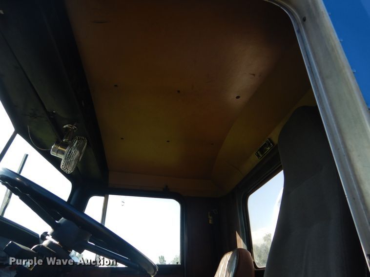 image for item FT9016 1990 Kenworth T400  tank truck