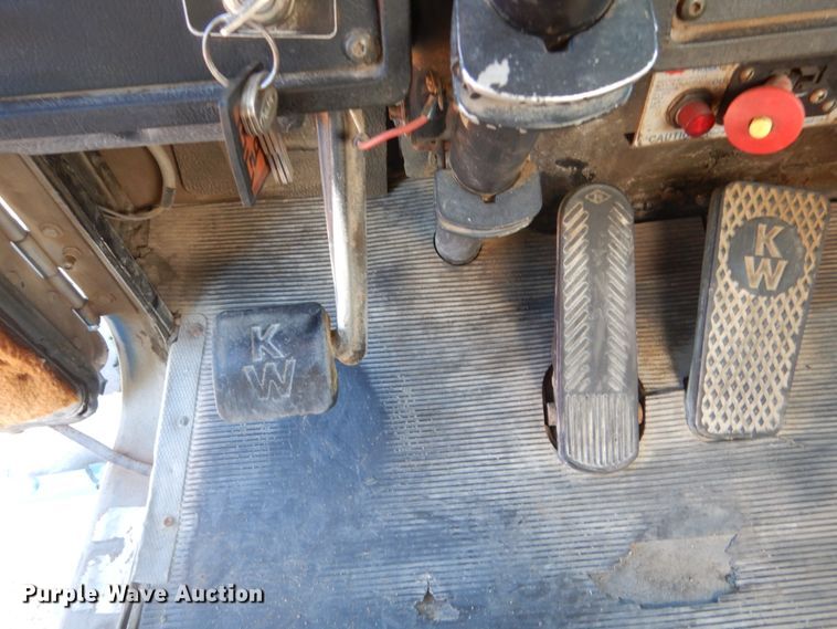 image for item FT9016 1990 Kenworth T400  tank truck